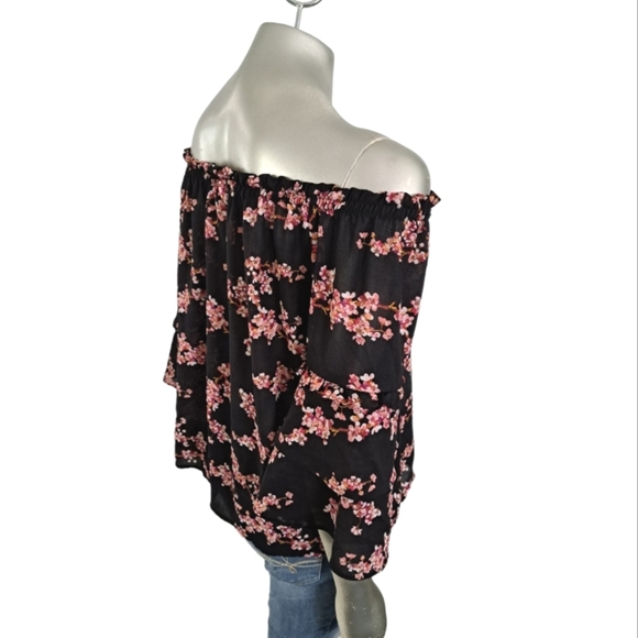🪻BOGO🪻 Floral Off or On Shoulder Prairie Blouse w/ Tiered Ruffled‎ Sleeves - Picture 3 of 12